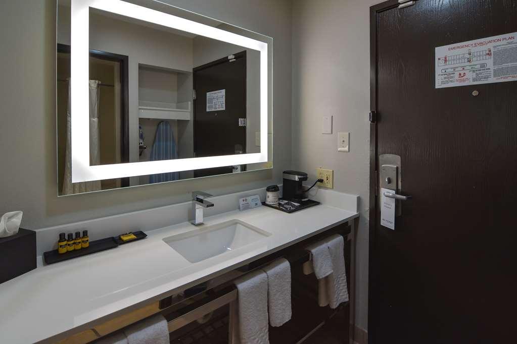 Best Western Plus Lafayette Hotel University Area Exterior photo