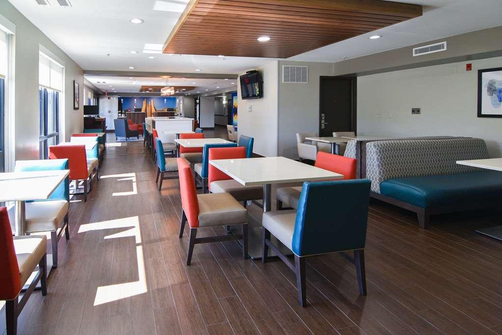 Best Western Plus Lafayette Hotel University Area Interior photo