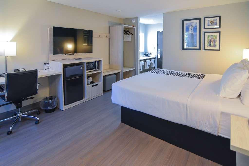 Best Western Plus Lafayette Hotel University Area Room photo