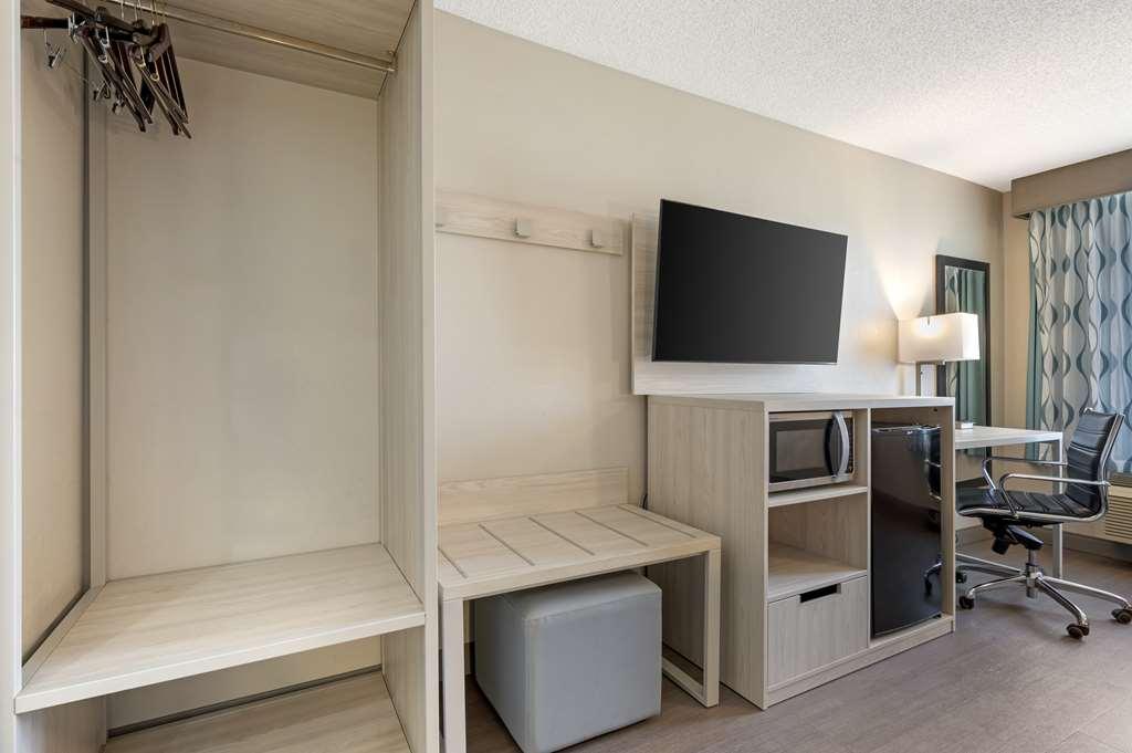 Best Western Plus Lafayette Hotel University Area Room photo