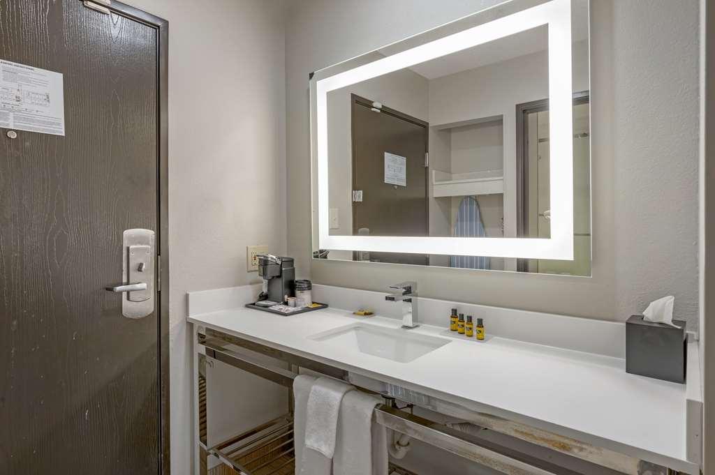 Best Western Plus Lafayette Hotel University Area Room photo