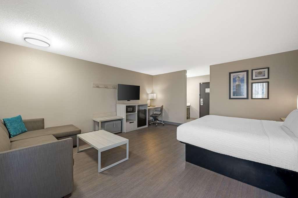Best Western Plus Lafayette Hotel University Area Room photo
