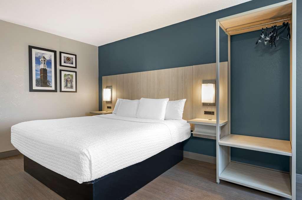 Best Western Plus Lafayette Hotel University Area Room photo