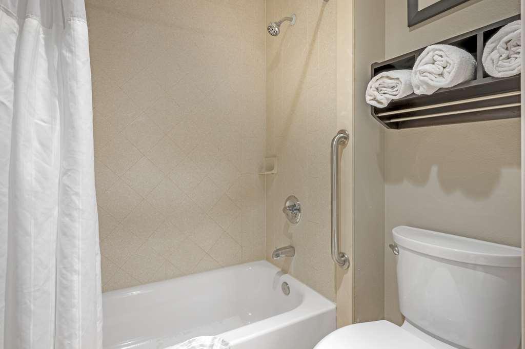 Best Western Plus Lafayette Hotel University Area Room photo