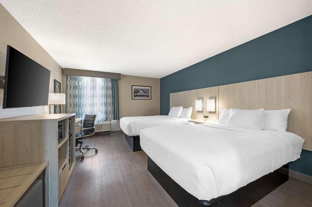 Best Western Plus Lafayette Hotel University Area Room photo