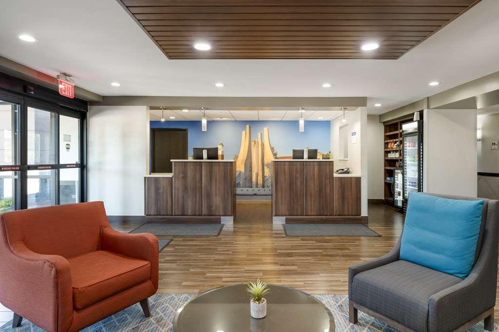 Best Western Plus Lafayette Hotel University Area Interior photo