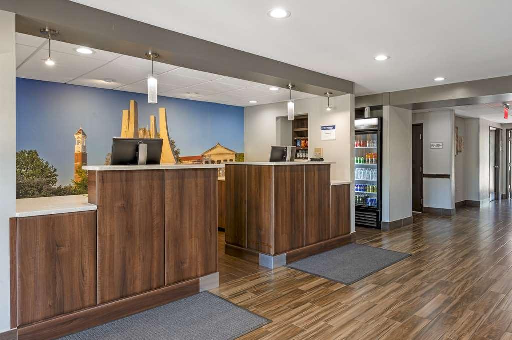 Best Western Plus Lafayette Hotel University Area Interior photo